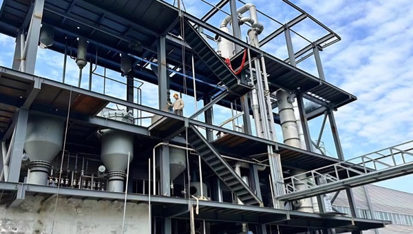 煉油機械設備運輸.jpg 煉油機械設備運輸.jpg